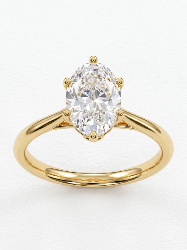 Bague de fiançailles ovale six griffes panier en or jaune, vue de face de la pierre ovale et de l'anneau poli