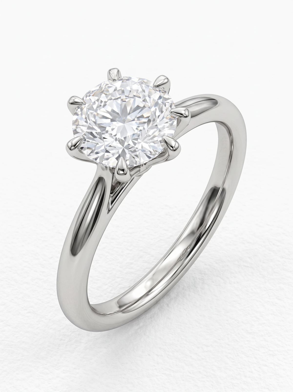 Solitaire en platine posé en angle, diamant taille ronde brillant tenu par six griffes pointues