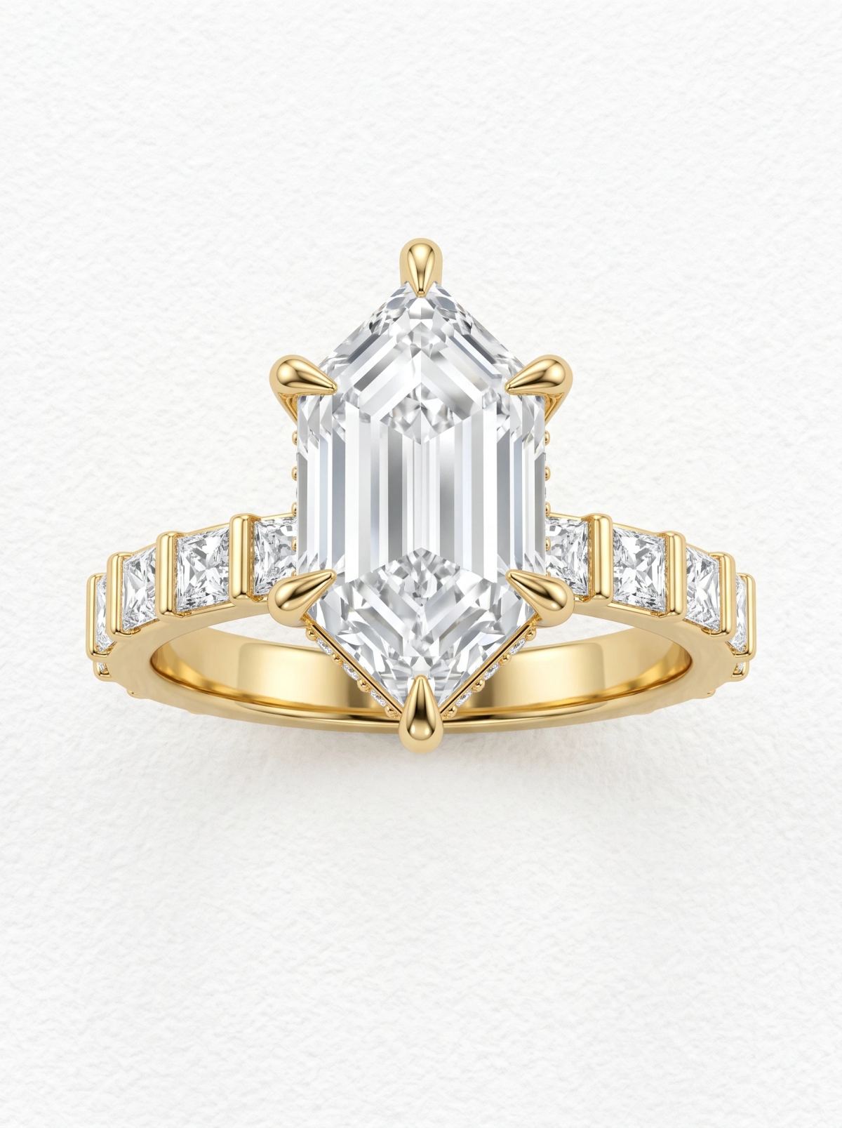 Bague de fiançailles hexagonale allongée halo caché en or jaune vue de face, six griffes en goutte