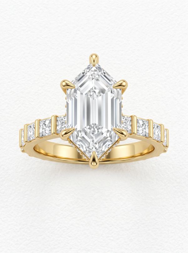 Bague de fiançailles hexagonale allongée halo caché en or jaune vue de face, six griffes en goutte